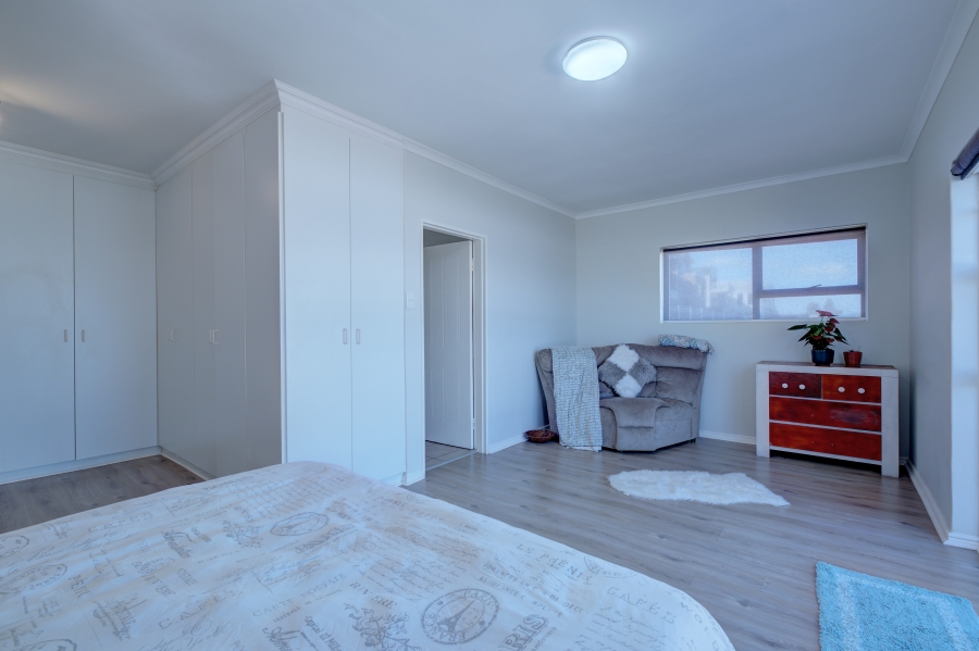4 Bedroom Property for Sale in Seaview Eastern Cape